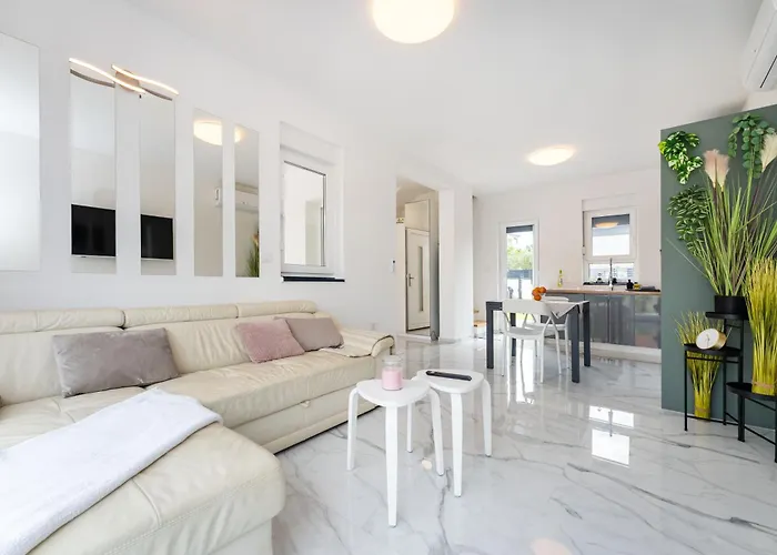 Three Seas Apartmán