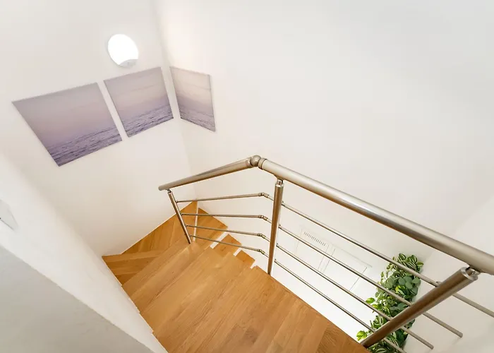 Apartment Three Seas *