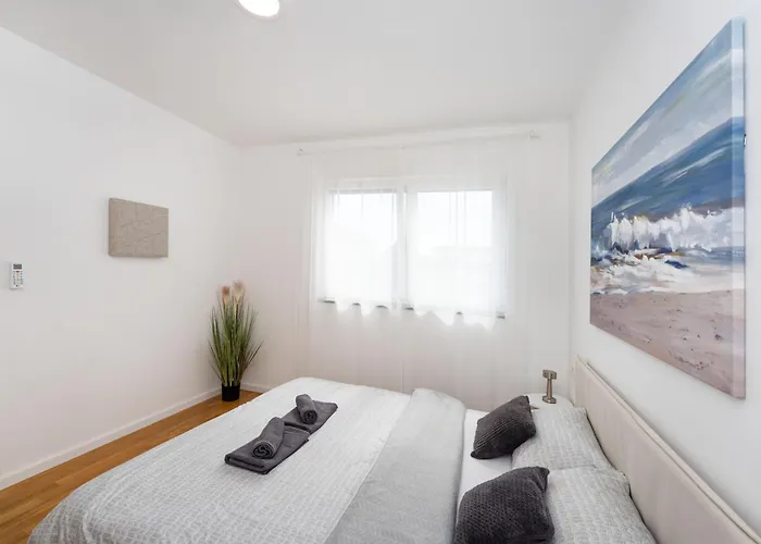Apartment Three Seas