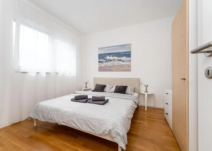 Apartment Three Seas